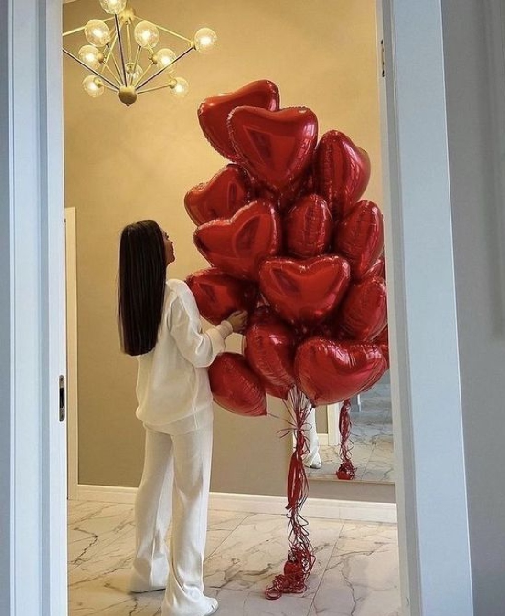 Flying 20 Heart Balloon Set Red