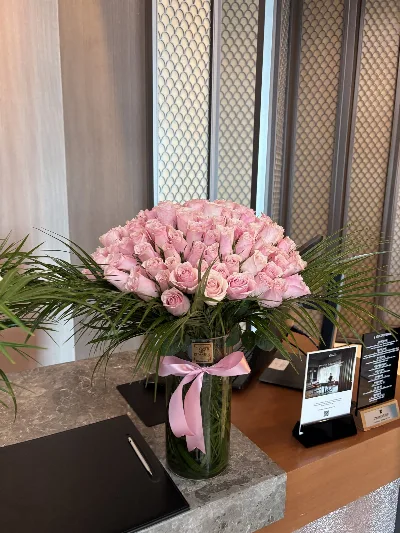151 Pink Roses Vase