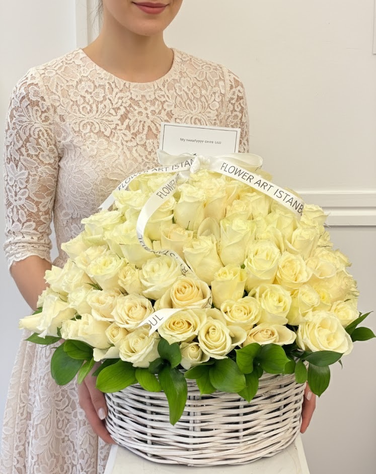 151 Roses White Basket