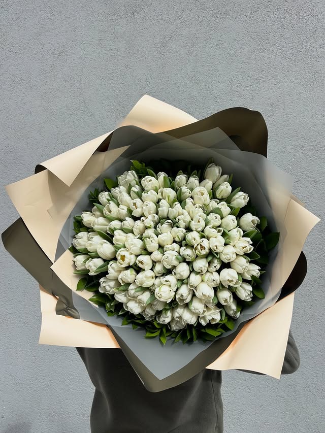 Silk Petals – 101 White Tulips