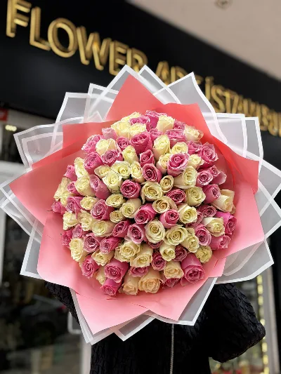 Strawberry Blush – 101 Pink White Roses