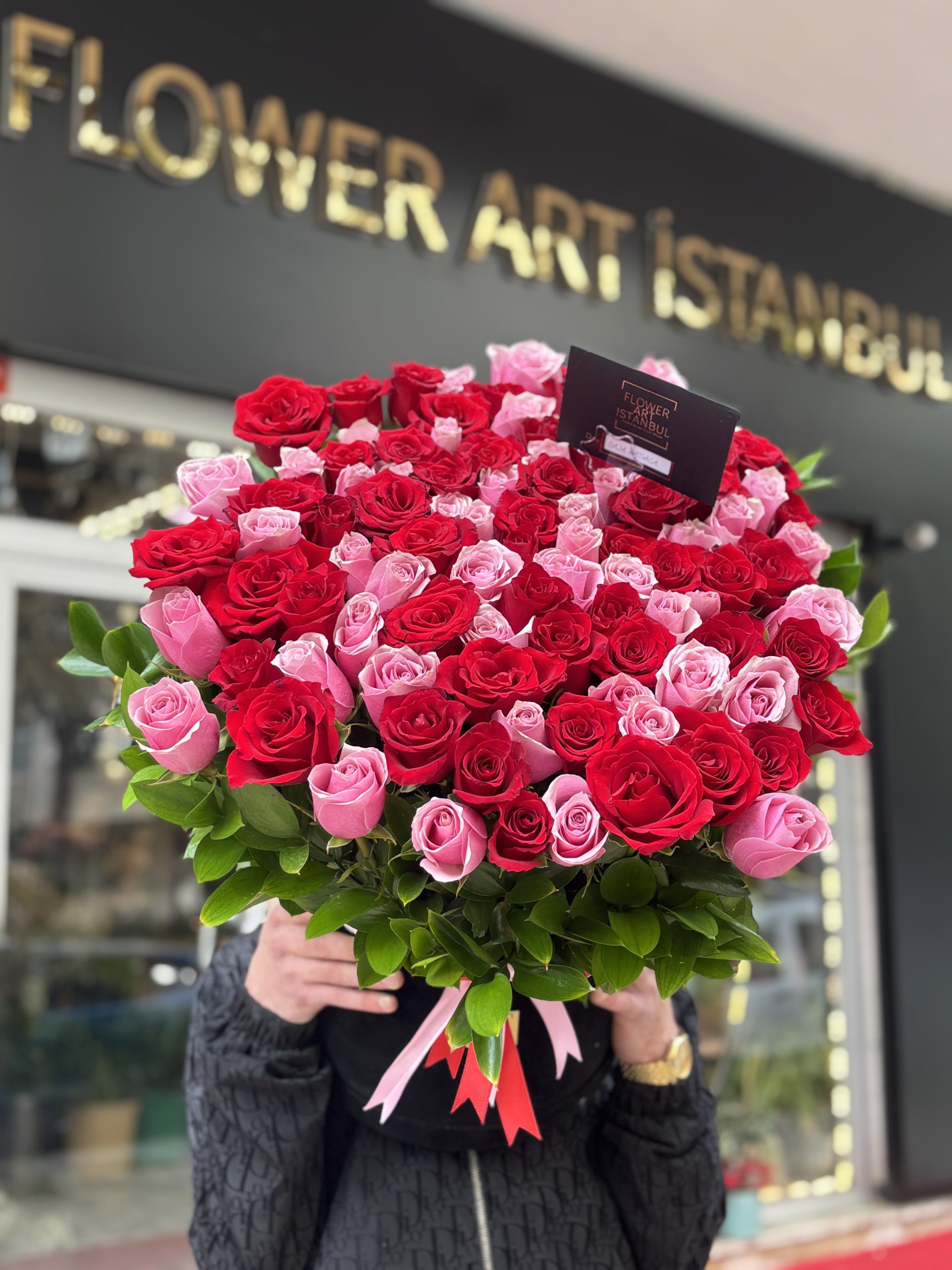 Rosé Grandeur – 101 Red & Pink Roses Box
