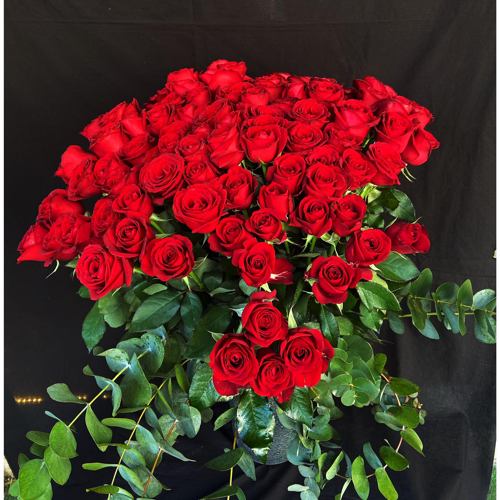 VIP 101 Roses Special Black Vase