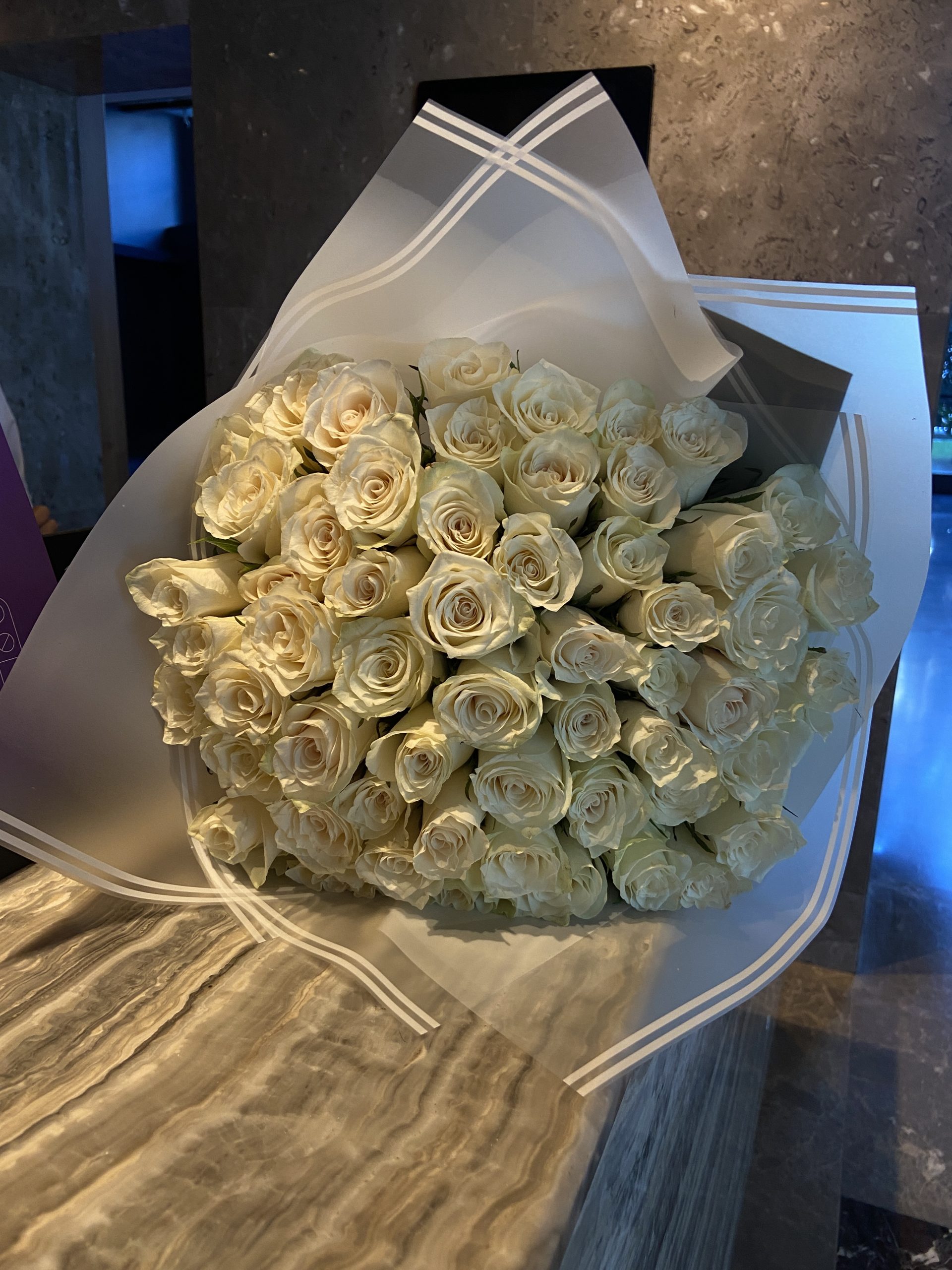 White Moon 51 Roses